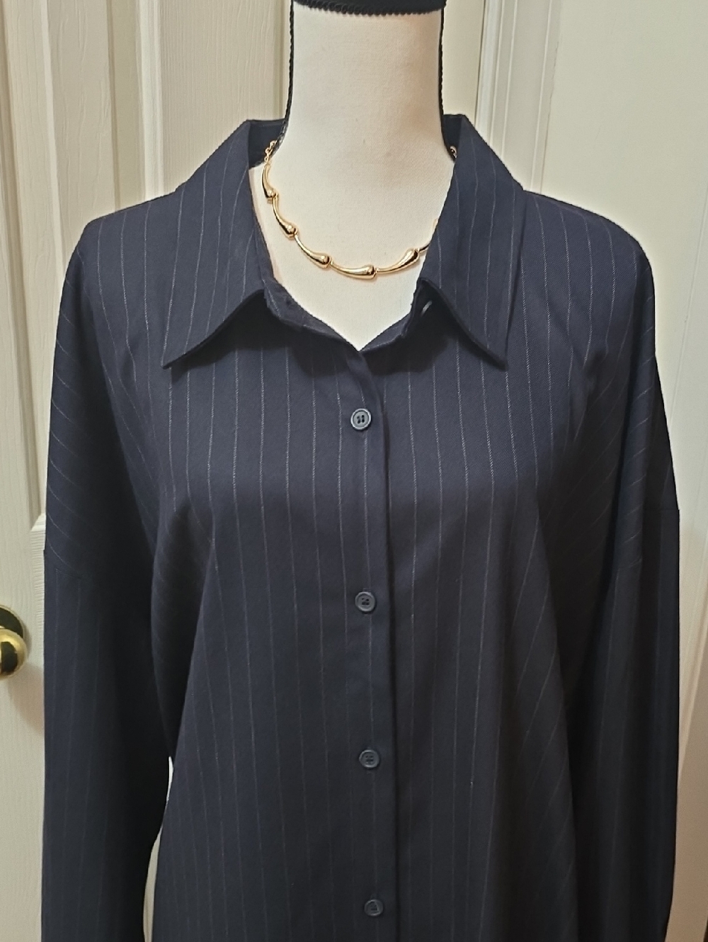 ASHLEY GRAHAM BRAND WOMEN'S PLUS SIZE Navy Pinstripe Front Button Shirt SIZE 5X